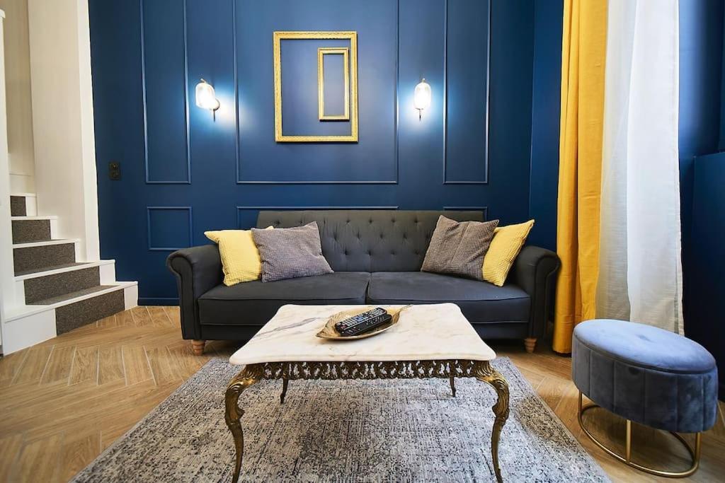 Apartment Duguesclin Baroque / De Charme
