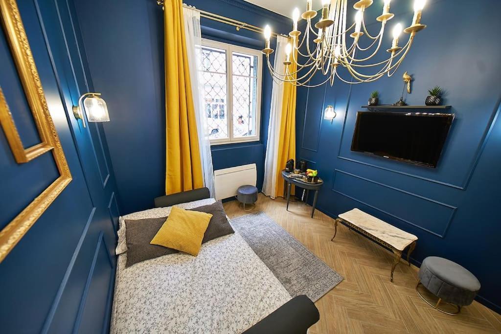 Duguesclin Baroque / De Charme Apartment *