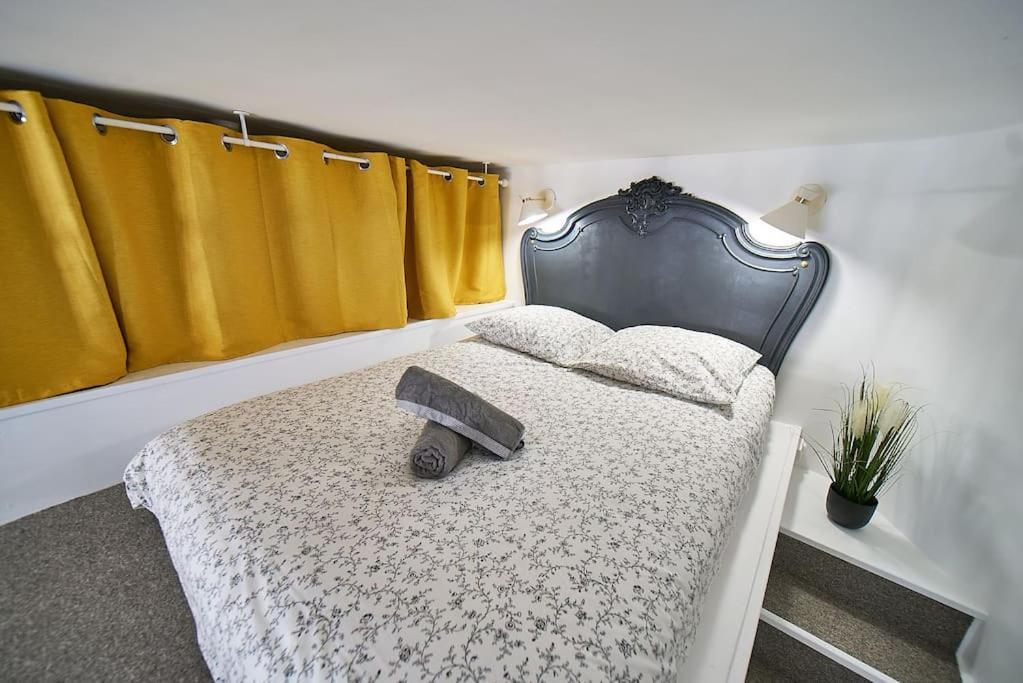 Apartment Duguesclin Baroque / De Charme
